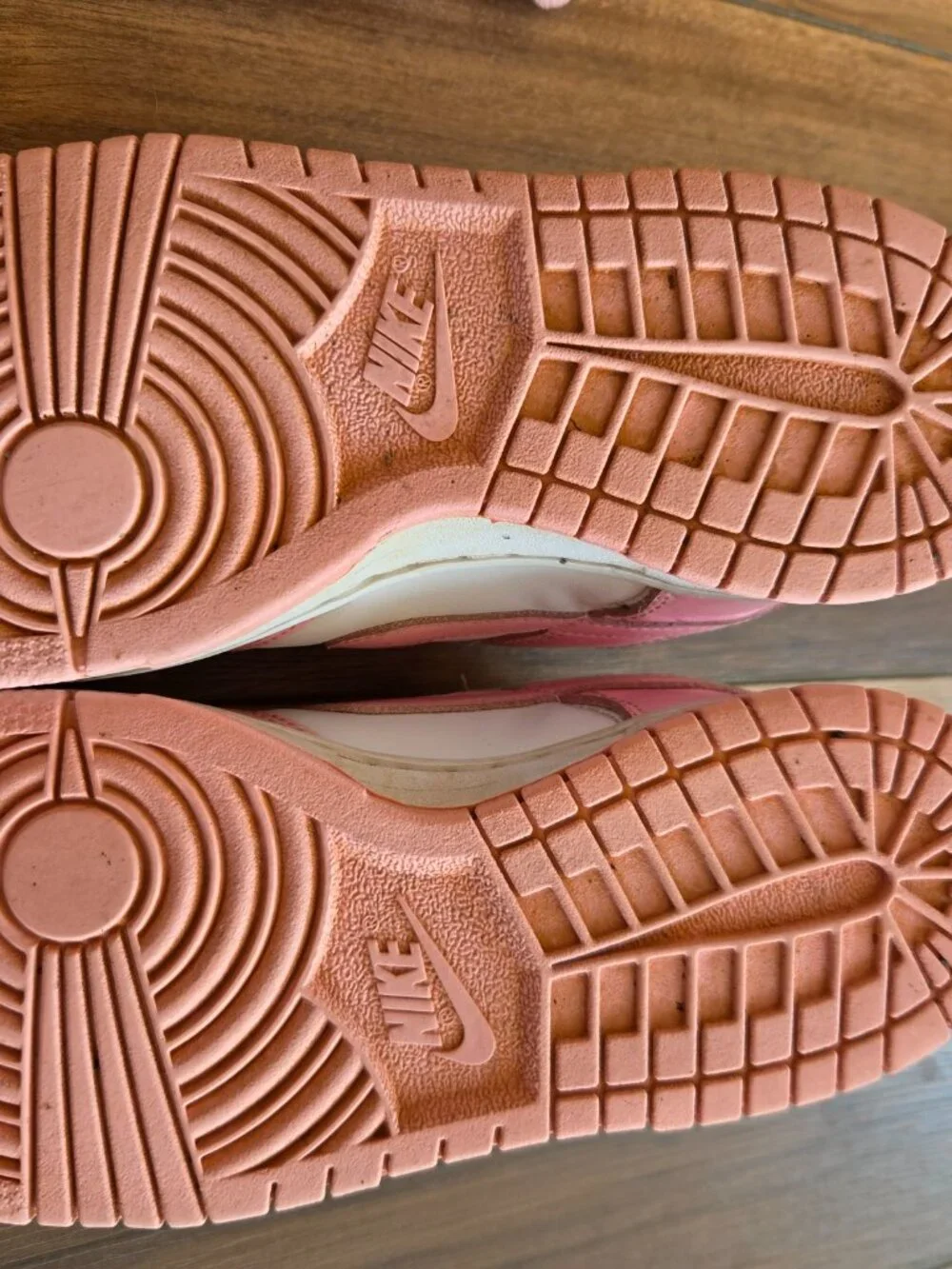 Nike pink white
